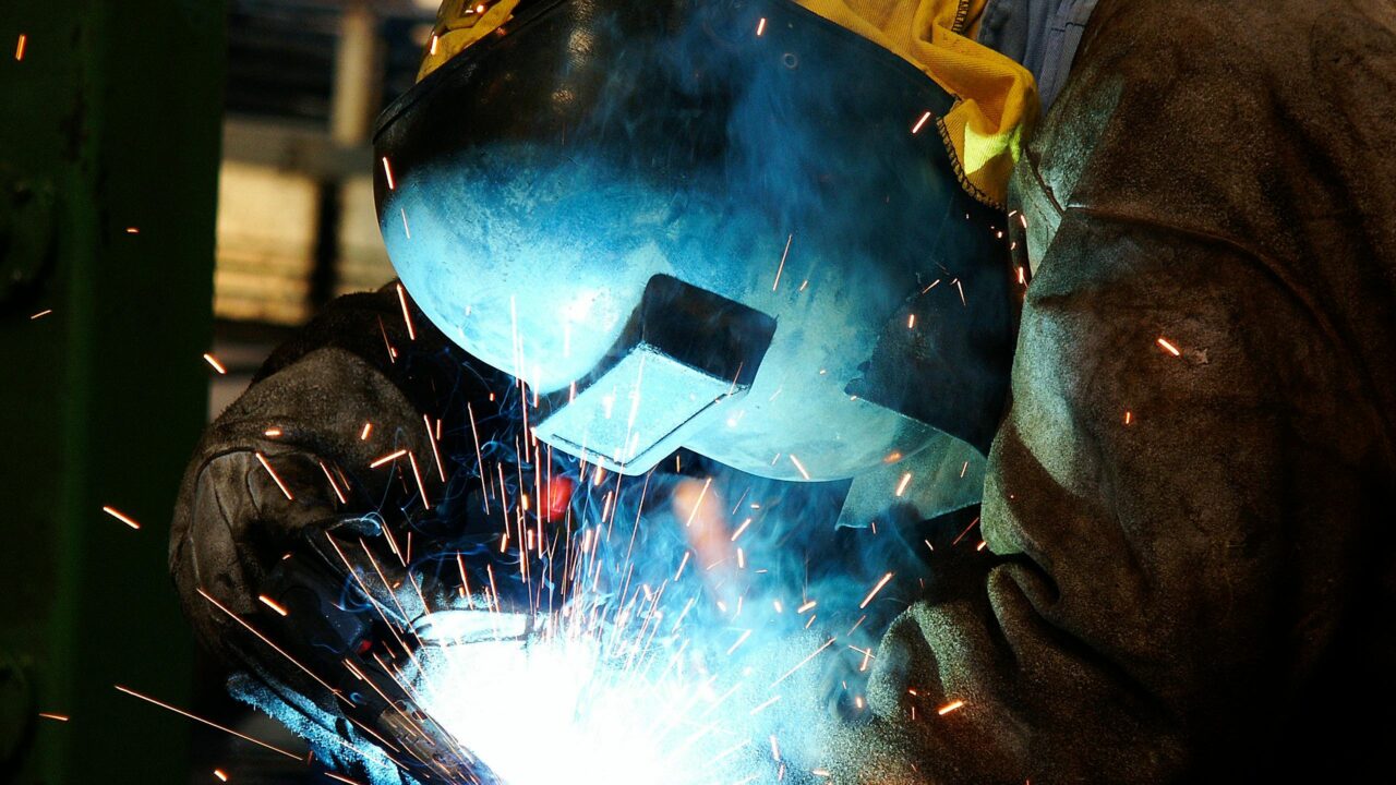 Jak dobrać stół spawalniczy do rodzaju prac i wielkości produkcji